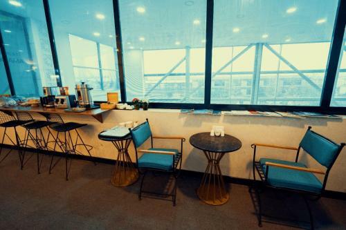 Roof 264 Hotel & Suites