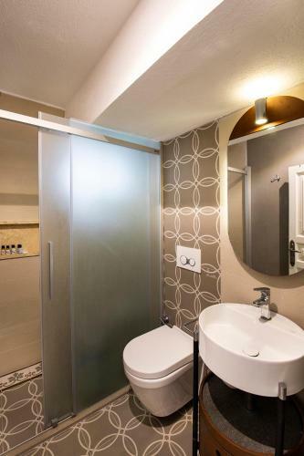 Hotel Monat Otel