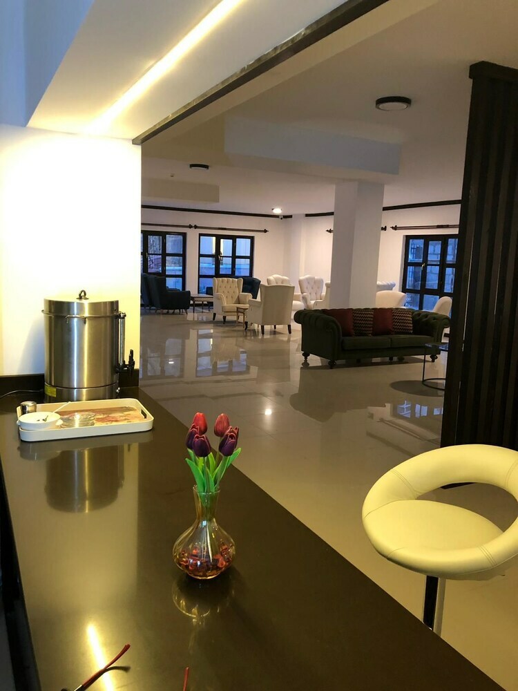 S�vari Hotel