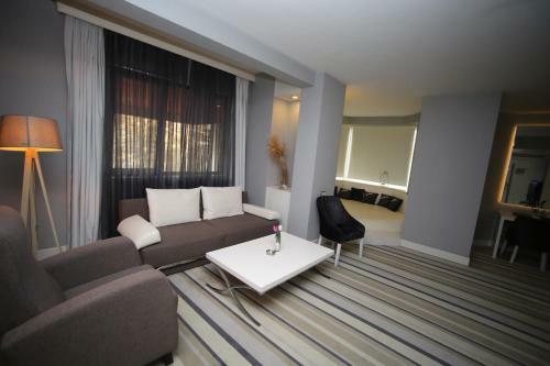 Grand Nora Hotel