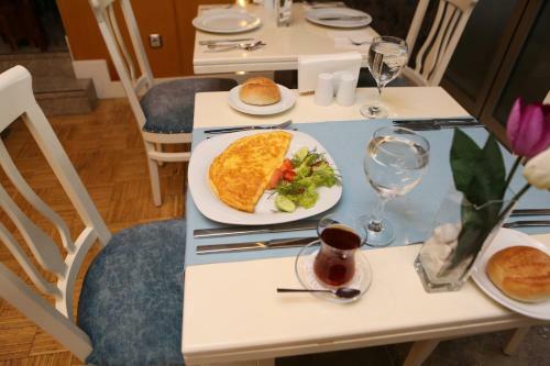 Grand Nora Hotel