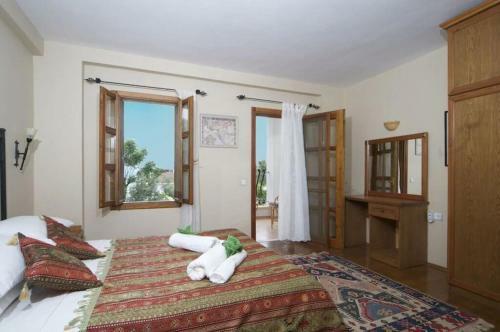 Luxury Spacious, Very Private Villa With Own Pool And Sea Views