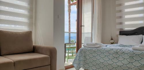 Eyna Hotel