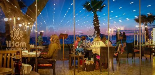 Eyna Hotel