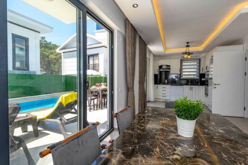 Villa Violet-4 Bedroom Holiday Villa-�l�deniz