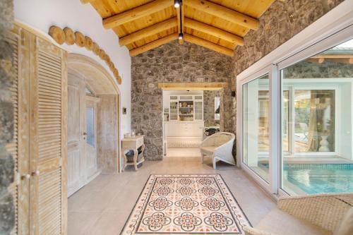Keciler Villa Sleeps 8 With Pool Air Con And Wifi