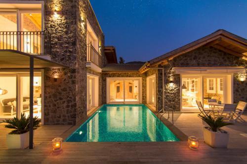 Keciler Villa Sleeps 8 With Pool Air Con And Wifi