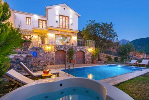Keciler Villa Sleeps 6 With Pool Air Con And Wifi