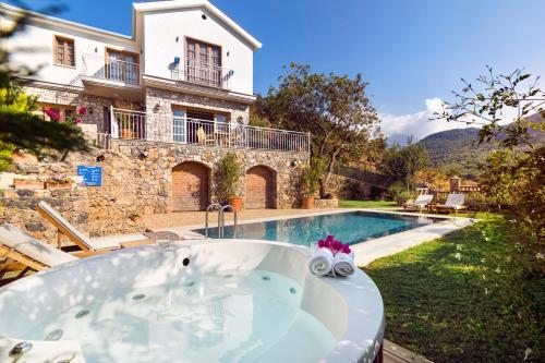 Keciler Villa Sleeps 6 With Pool Air Con And Wifi