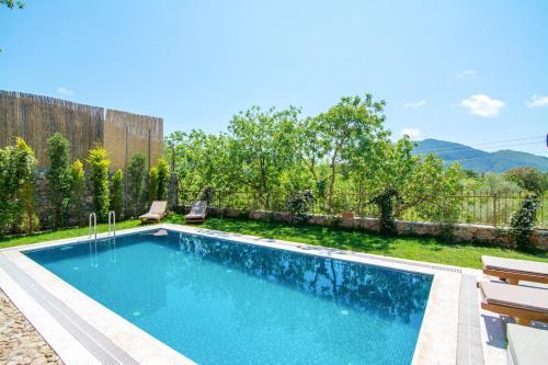 Keciler Villa Sleeps 6 With Pool Air Con And Wifi
