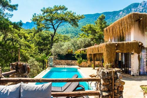 Kuyucak Villa Sleeps 2 With Pool Air Con And Wifi