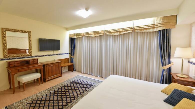 Hotel Poseidon Palace