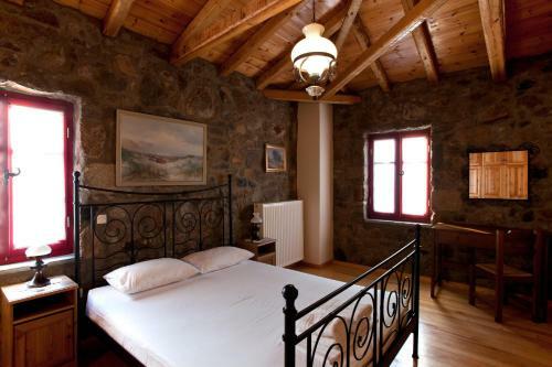 Villa Stone Houses