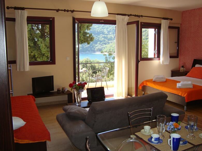 Mikros Gialos Apartments