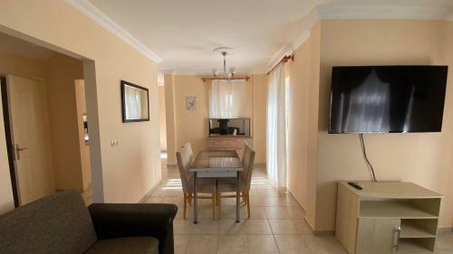 Comfortable Villa W/ Private Pool + Gym