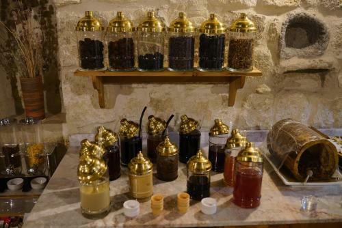 Hotel Taru Cave Suites