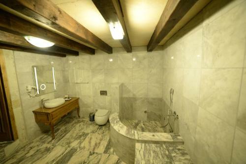 Crassus Cave Hotel