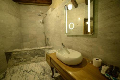 Crassus Cave Hotel