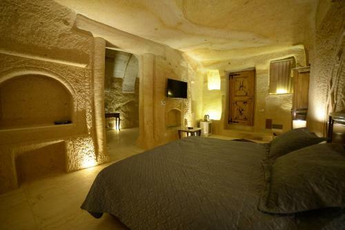 Crassus Cave Hotel
