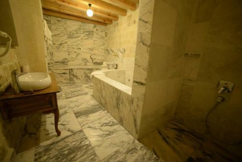 Crassus Cave Hotel
