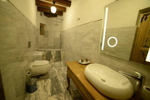 Crassus Cave Hotel