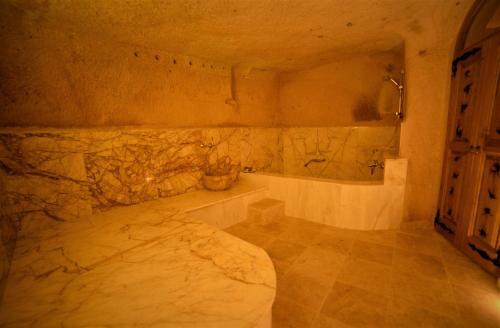 Crassus Cave Hotel