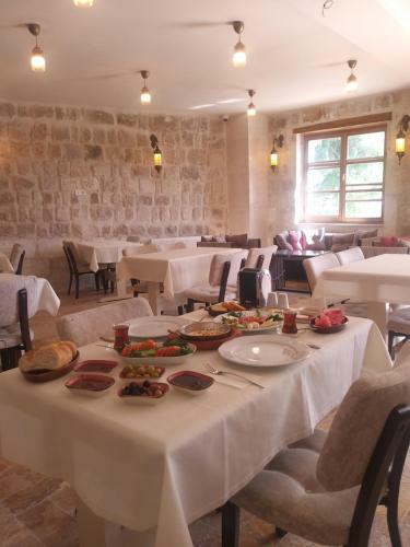 Crassus Cave Hotel