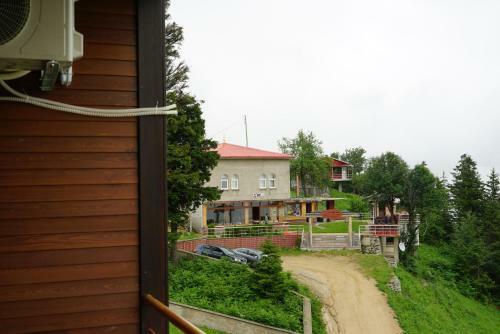 Glisura Apart