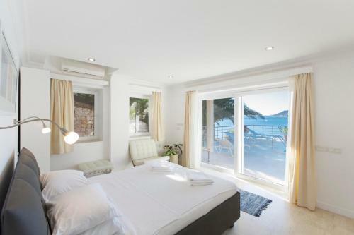 Yenikoy Villa Sleeps 10 Pool Air Con Wifi