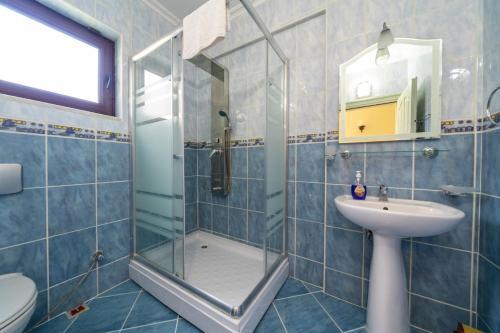 Oludeniz Villa Sleeps 6 With Pool Air Con And Wifi