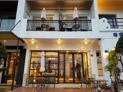 Posada Golden Bay Holiday Inn