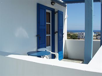 Hostal Helena's Apartments