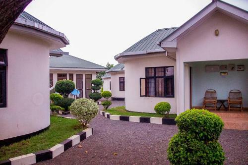 Hostal Room In Bb - Amazing Accommodation In Arusha Furaha Lodge