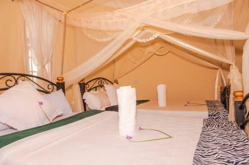 Hostal Room In Bb - Amazing Accommodation In Arusha Furaha Lodge