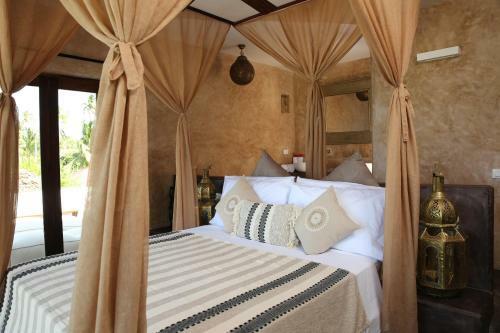 Hotel Joya' Beach Suites & Villa