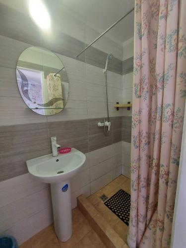 Hostal ???????? ??? ?harivna9