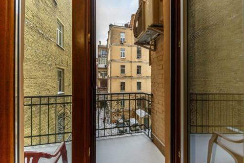 Huge 3 Bedroom Apartment Next To Gulliver & Synagogue
