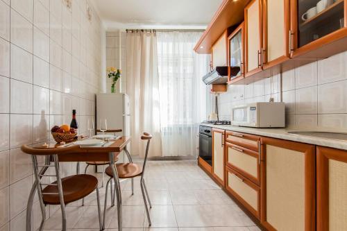 2-room Apartment Near Khreshchatyk And Golden Gate