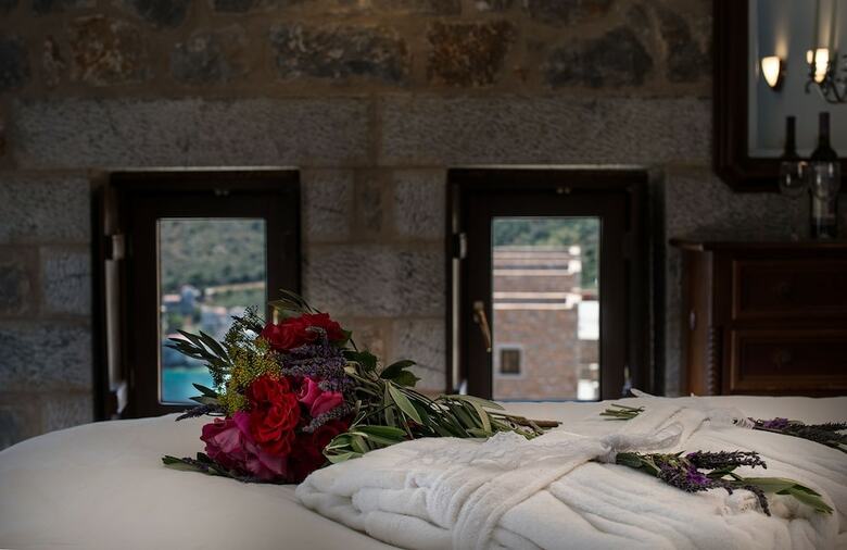 Hotel Limeni Village