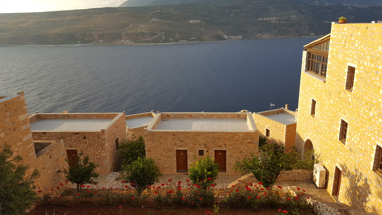 Hotel Limeni Village
