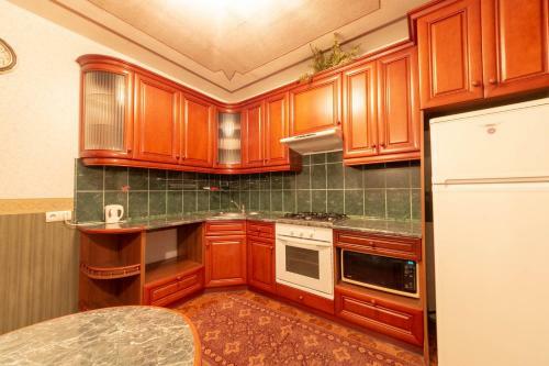 Apartments On Kutuzov Street, 14