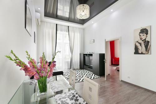 Bv Apartments Black&white