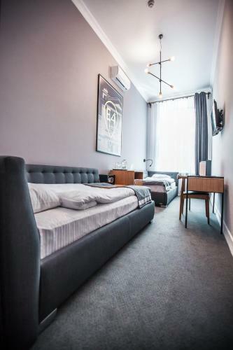 E4 Hotel