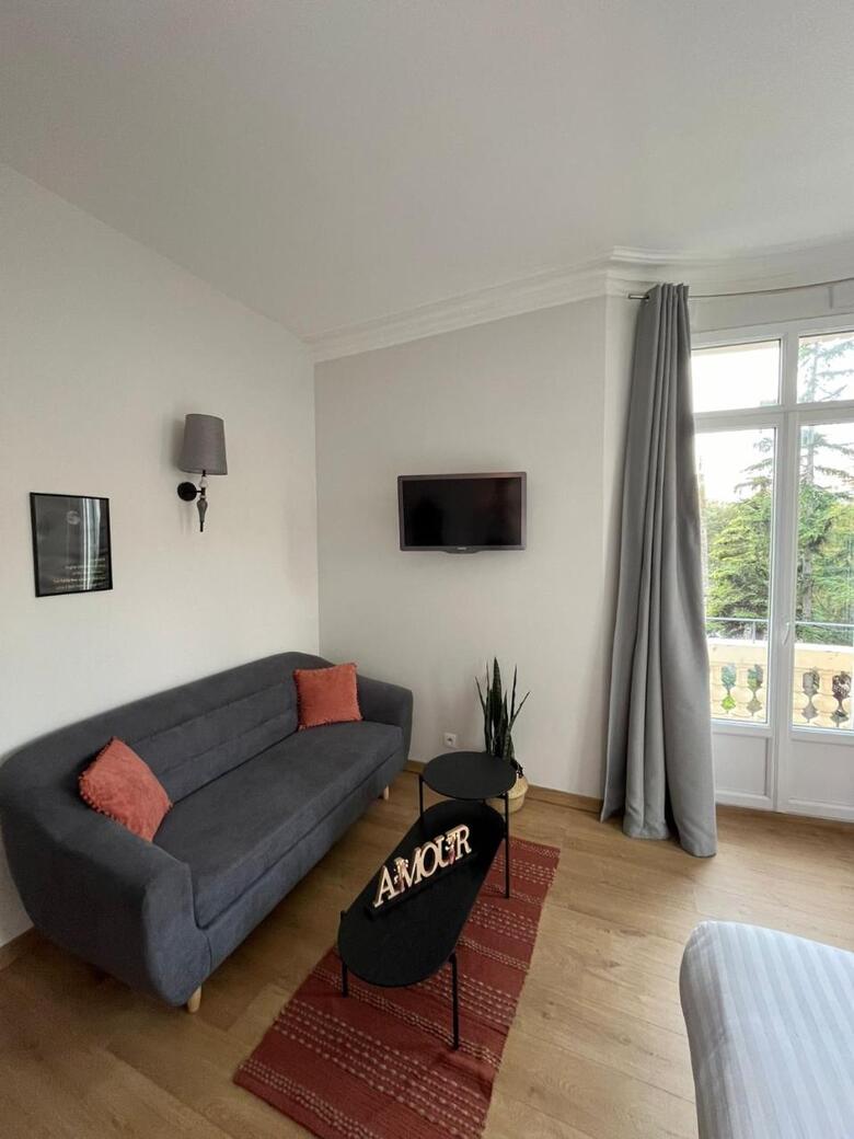 Nouvel Hotel Kinzy