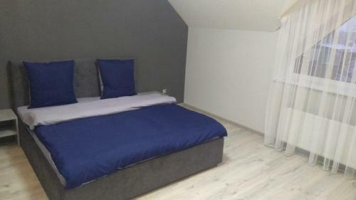 Apartamento Uzhorod 3 Room Lovely House
