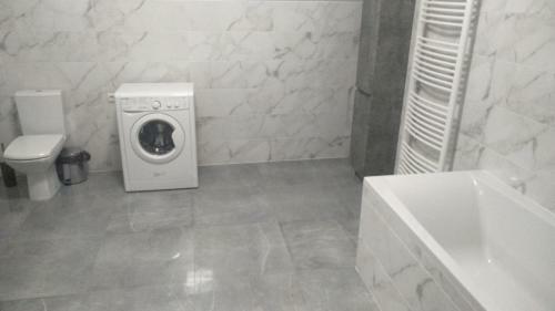 Apartamento Uzhorod 3 Room Lovely House