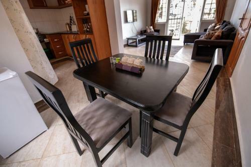 Golden Hill Apartments, 2 Bed-roomed With Wifi