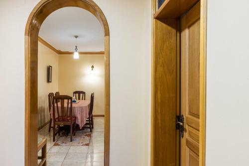 Spacious Apartment For 46 People In Kampala