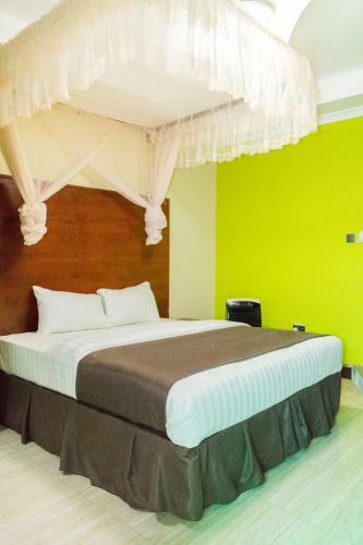 Strikers Hotel