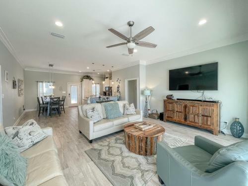 059 Dauphin Tale Home